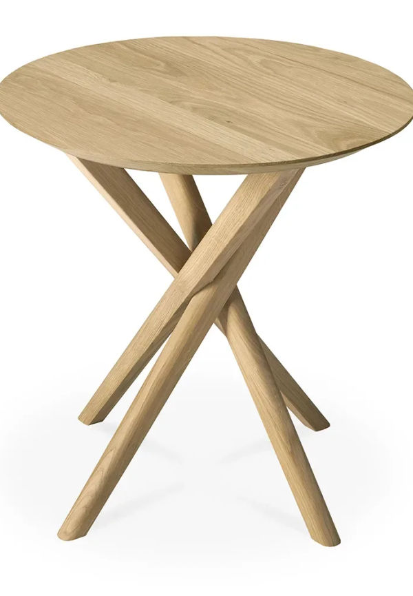 Jättefin ekbord 2025 från Ethnicraft.