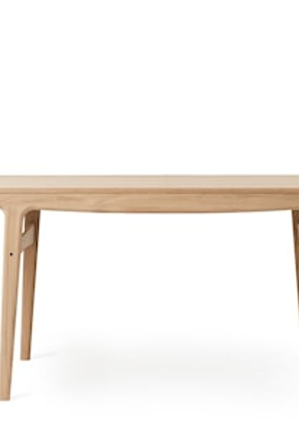 Modern bord i beige färg gjord i ek.