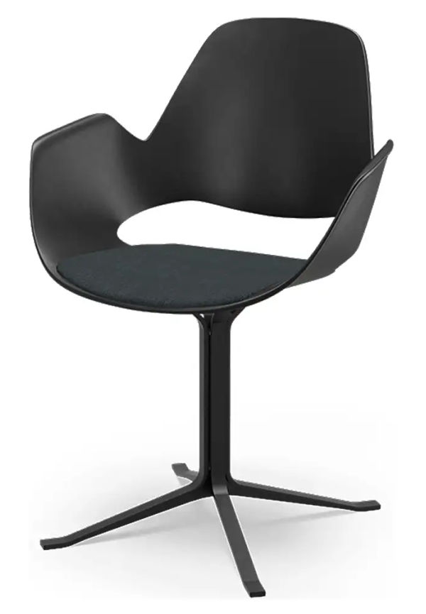 Svart Houe-matstol i mysig modell.