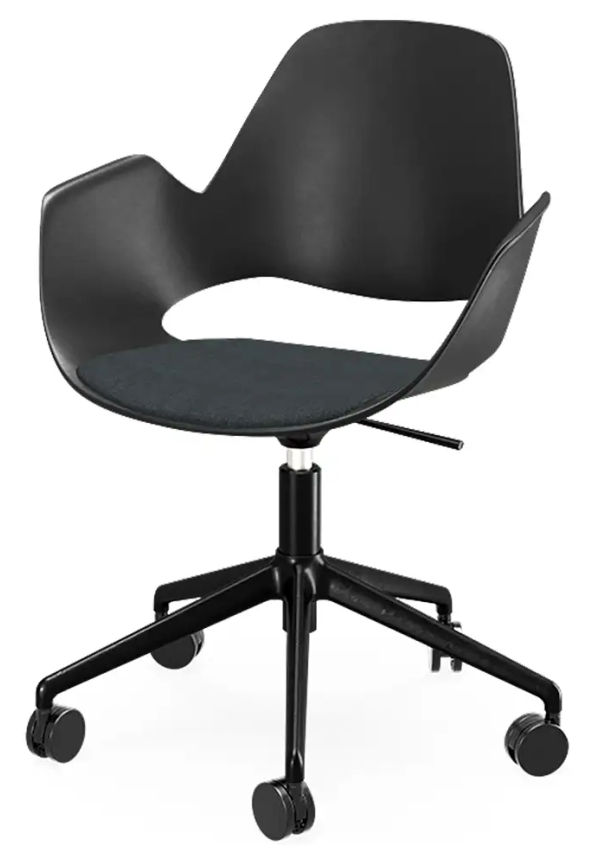 Svart Houe-stol i skön modell.