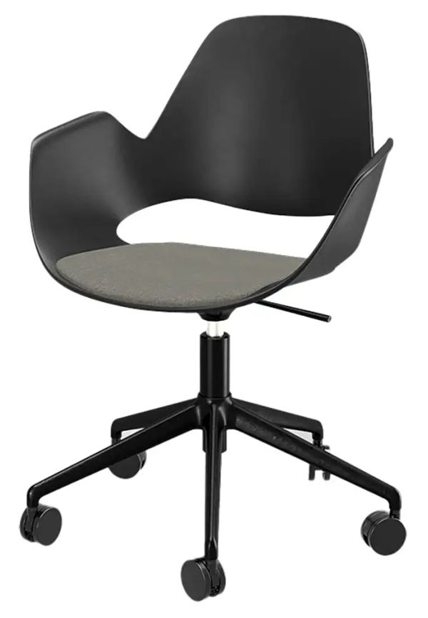 Söt stol i svart från Houe.