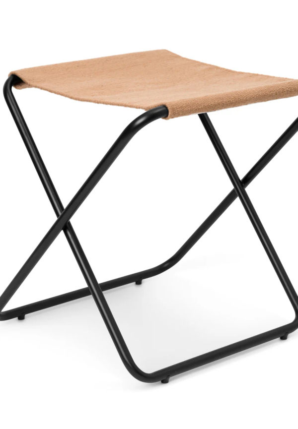 Snygg svart pall 2025 från FERM LIVING.