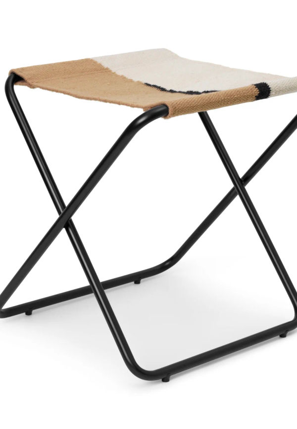 Fin svart pall 2025 från FERM LIVING.