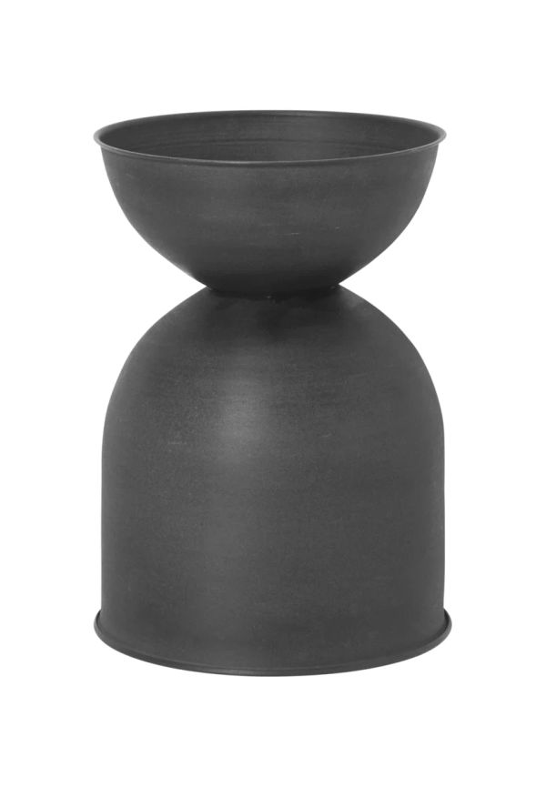 Fin svart kruka 2025 från FERM LIVING.