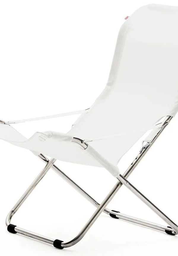 Jättefin solsäng i aluminium från Fiam.