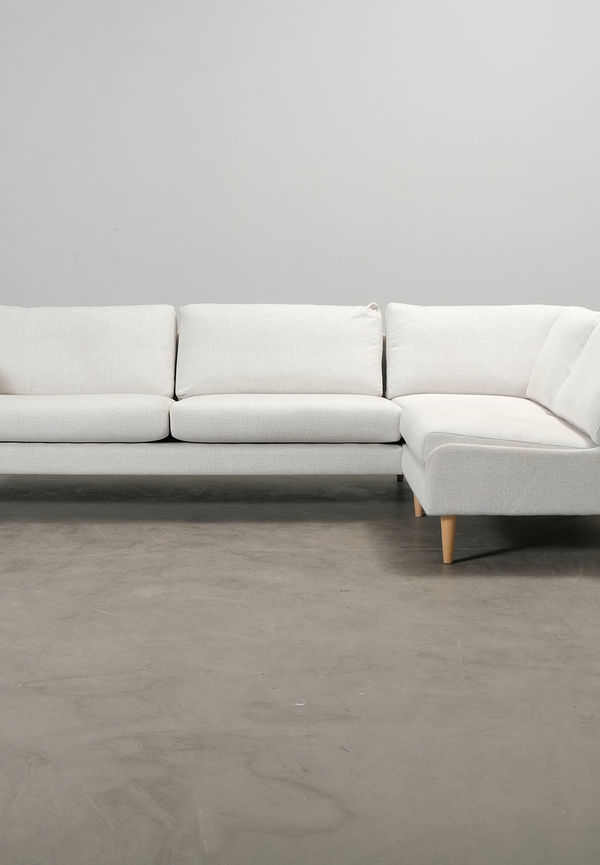 Söt svart soffa 2025 från FINSOFFAT.