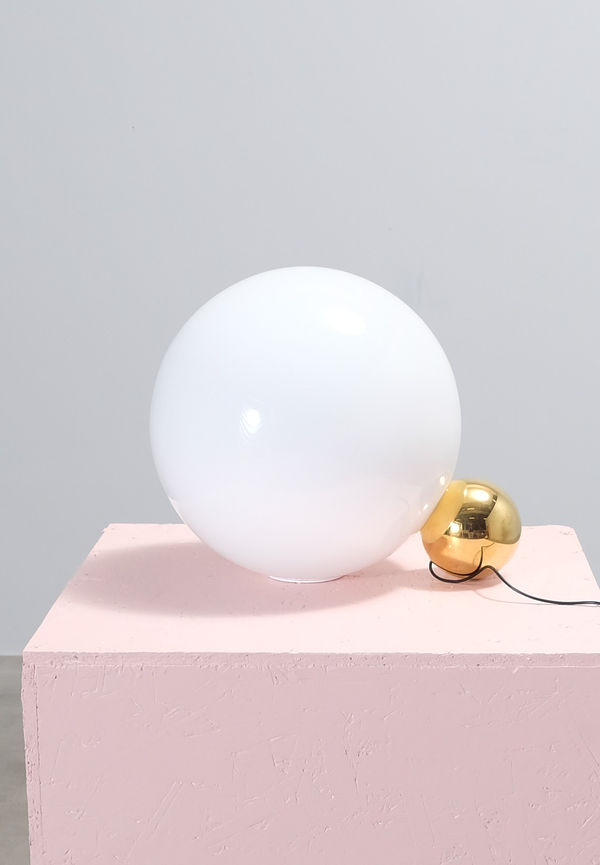 Härlig bordslampa 2025 från Flos.