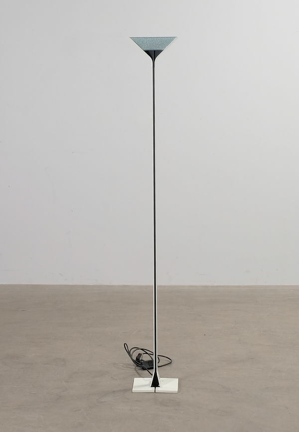 Riktigt snygg golvlampa 2025 från Flos.