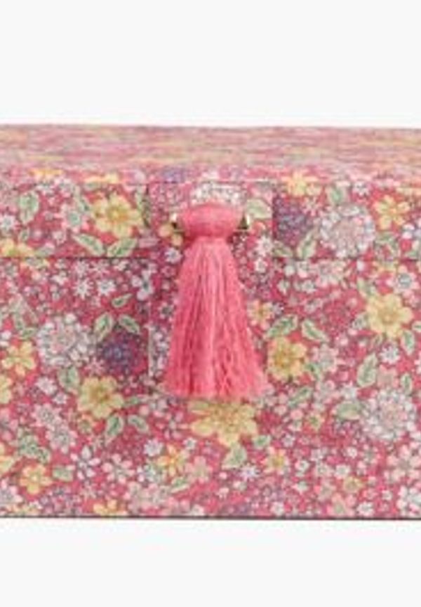 Jättesnygg smyckesskrin 2025 från hemtex.