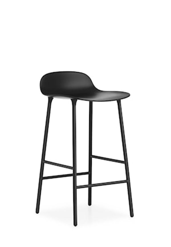 Stilriktig svart stol 2025 från Normann Copenhagen.