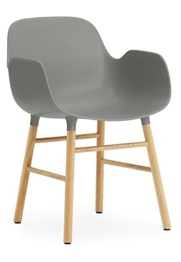 Superfin stol i ek från Normann Copenhagen.