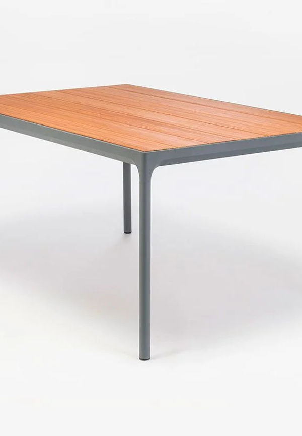 Otroligt snygg barbord i grå färg gjord i aluminium.