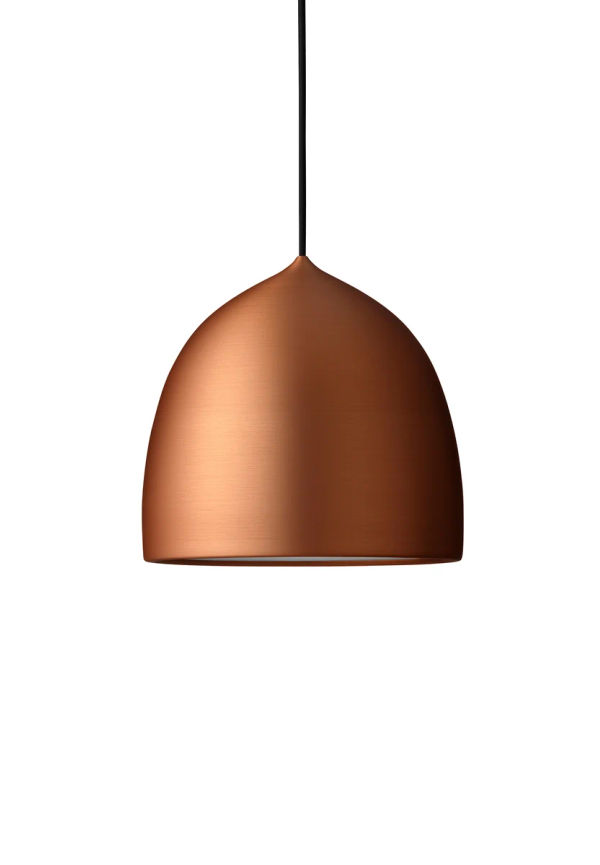 Guldfärgad Fritz Hansen-lampa i elegant modell.