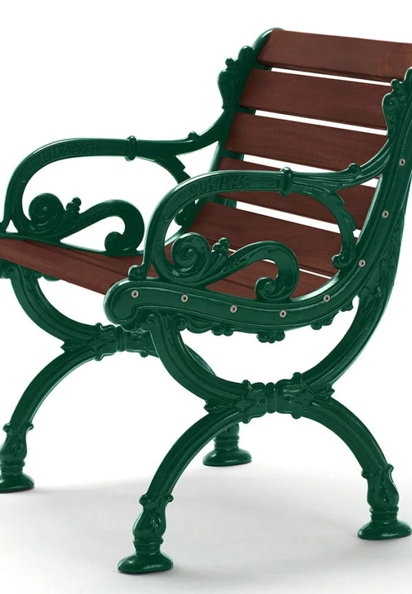 Modern fåtölj 2025 från Byarums Bruk.