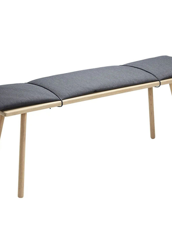 Jättesnygg skrivbord i ek 2025 från Skagerak.