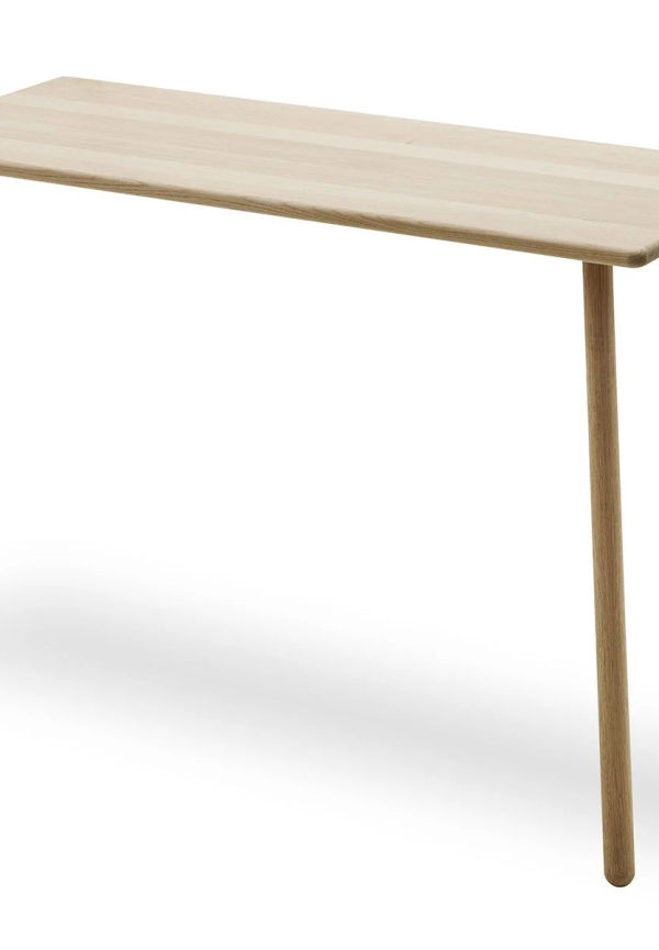 Fantastiskt snygg matbord i ek 2025 från Skagerak.