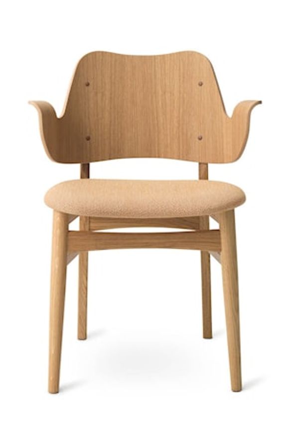 Cool matbordsstol i ek i beiget från Warm Nordic.