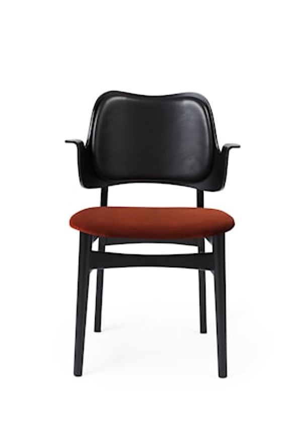 Röd stol som passar perfekt till hösten 2025!