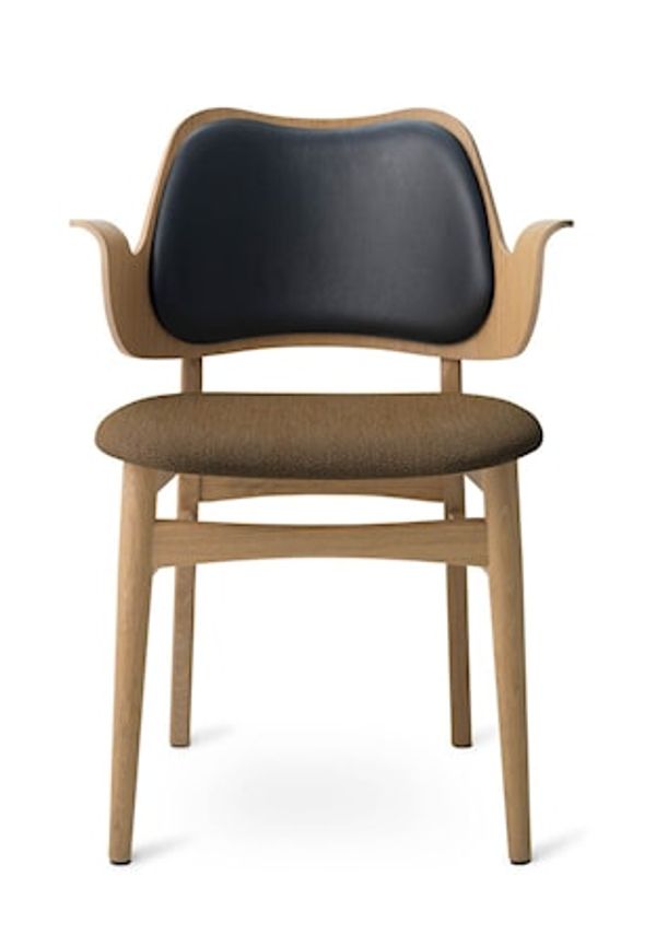 Jättesnygg matbordsstol i ek från Warm Nordic.