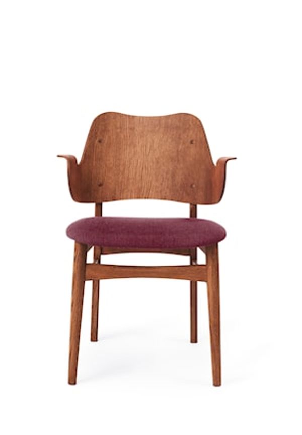 Otroligt snygg stol i lila färg gjord i teak.