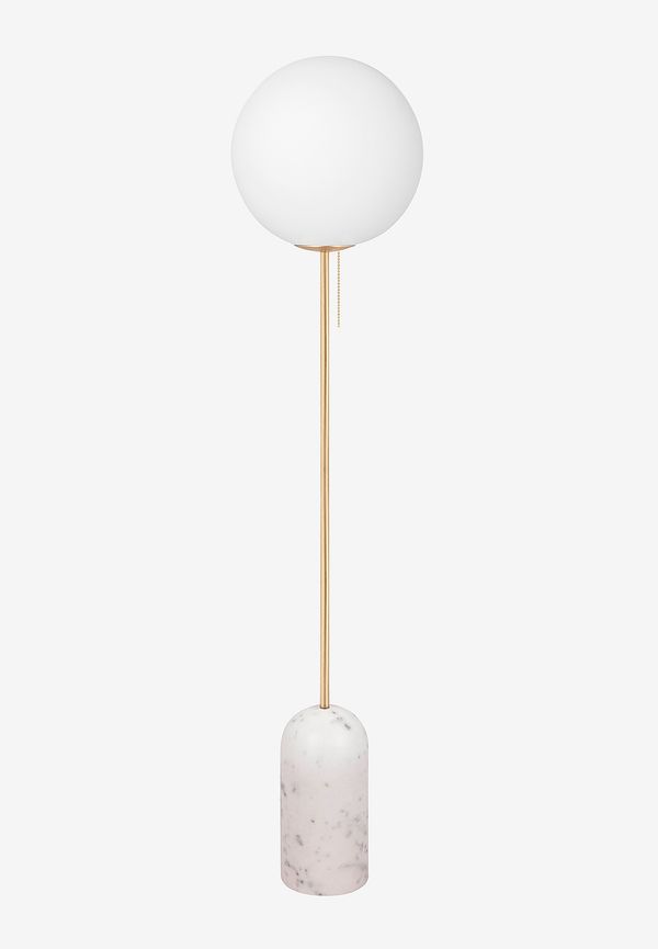Vit Globen Lighting lampa som passar perfekt till sommaren 2025!