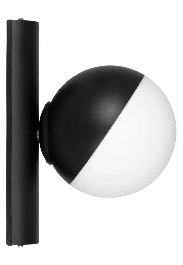 Fin svart lampa 2025 från Globen Lighting.