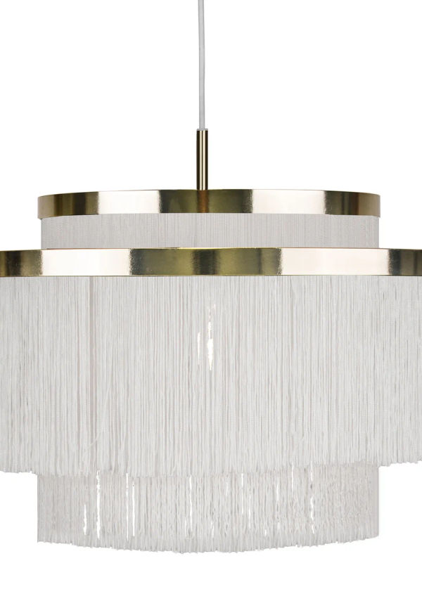 Supersnygg lampa i vitt från Globen Lighting.