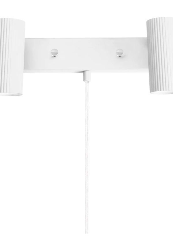 Vit Globen Lighting-lampa i söt modell.