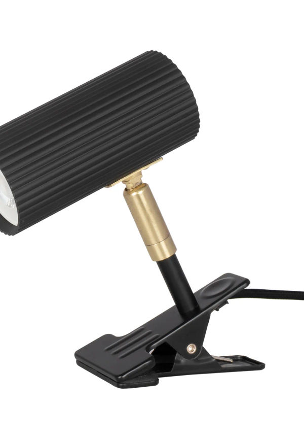 Jättefin svart lampa 2025 från Globen Lighting.