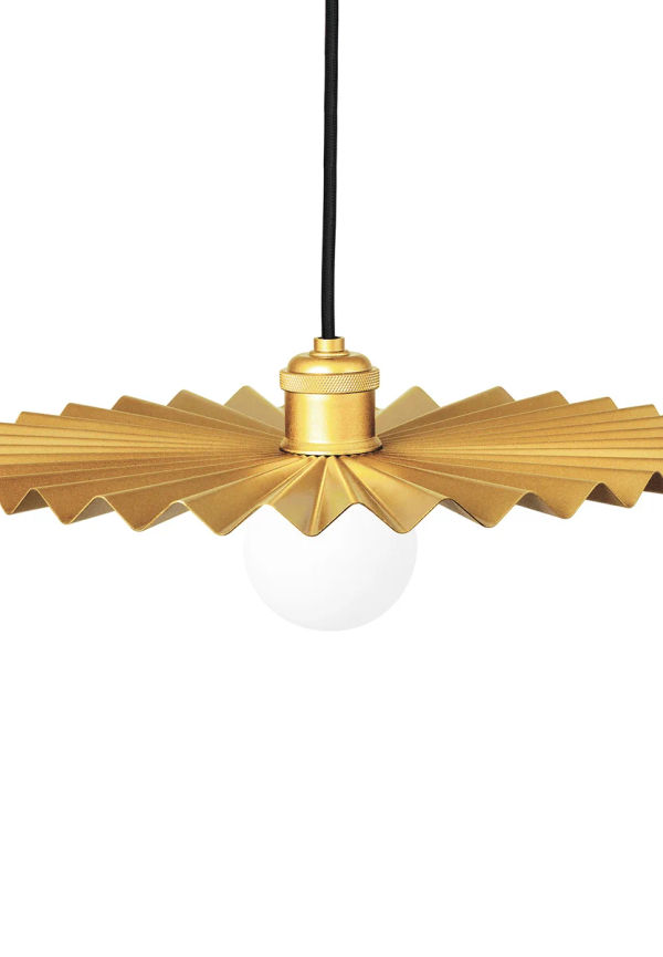 Superfin guldfärgad lampa 2025 från Globen Lighting.