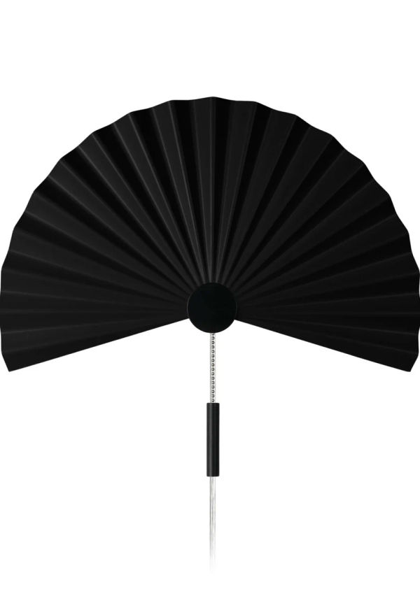 Riktigt snygg svart lampa 2025 från Globen Lighting.