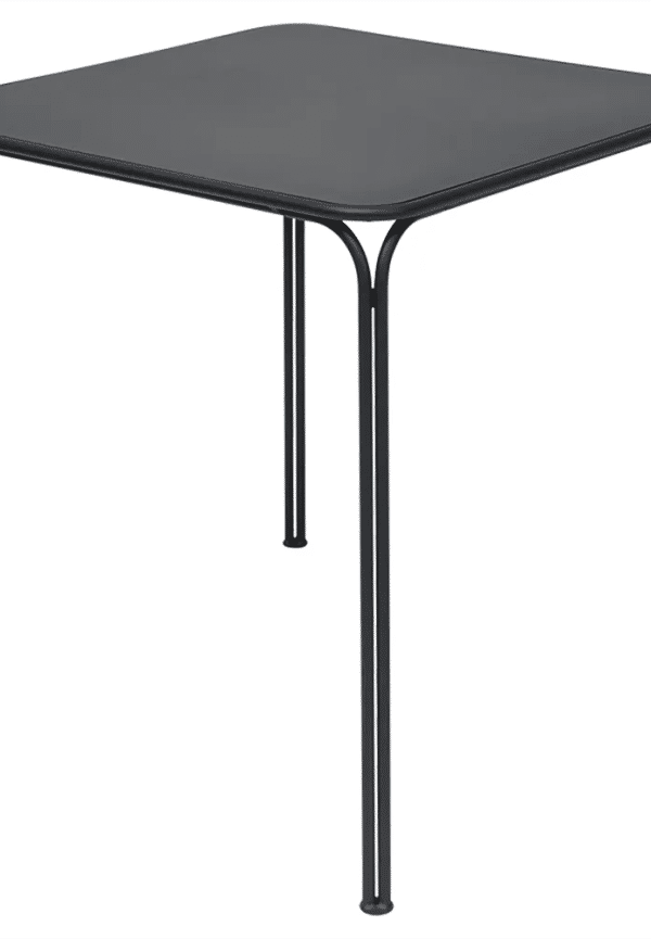 Grythyttan Stålmöbler bord som passar perfekt till våren 2025!