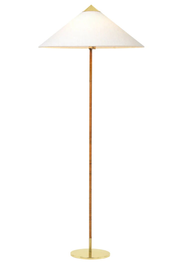 Riktigt fin golvlampa i guldfärgat från Gubi.