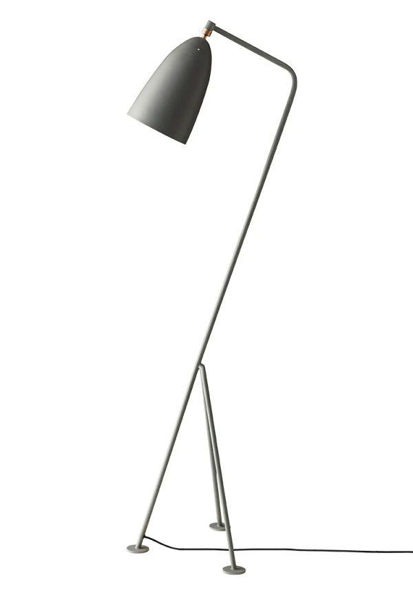 Smickrande golvlampa i blått från Gubi.