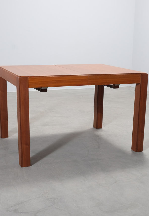 Fantastiskt snygg brun matbord 2025 från Habitat.