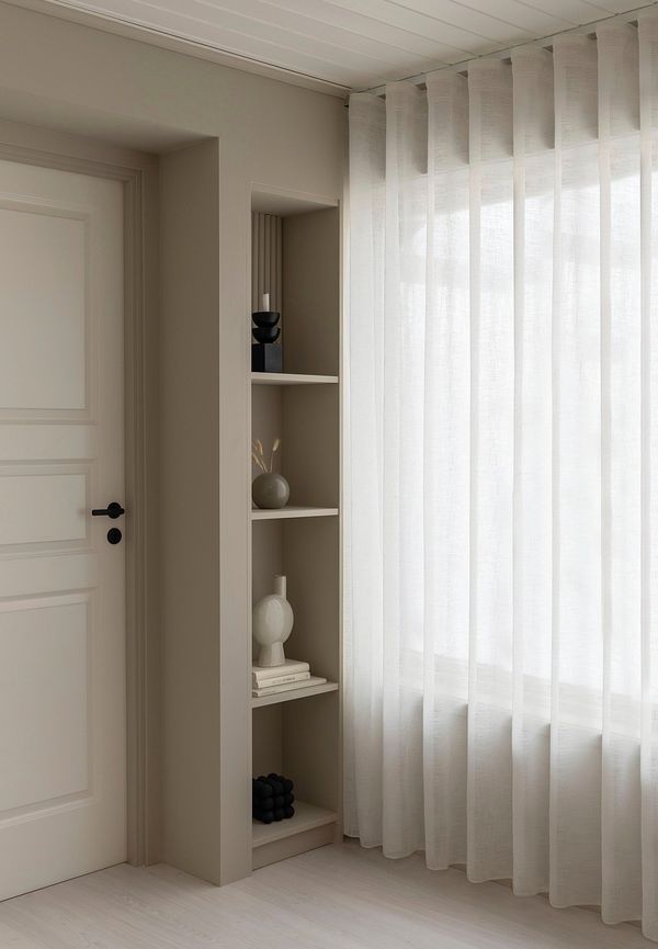 Vit Hasta gardin som passar perfekt till sommaren 2025!