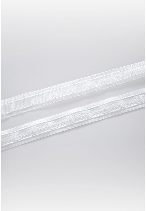 Vit Hasta-gardin i snygg modell.