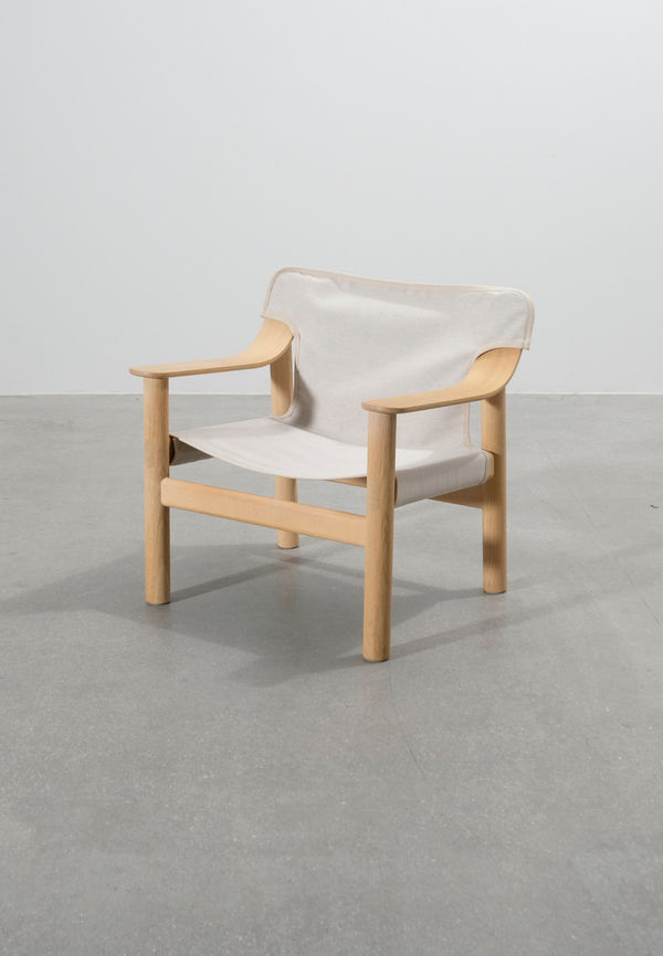 Fantastiskt fin fåtölj i ek från HAY.