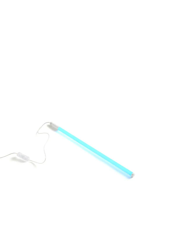 Blå HAY-lysrörslampa i moderiktig modell.