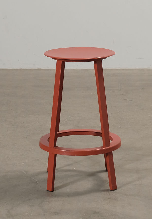 Röd HAY-barpall i riktigt snygg modell.