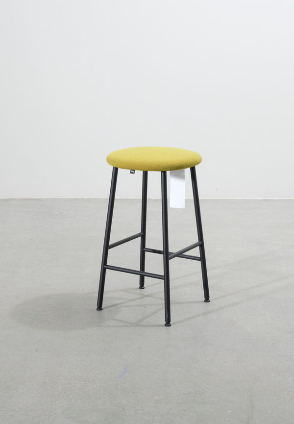 Supersnygg barpall 2024 från Hem.