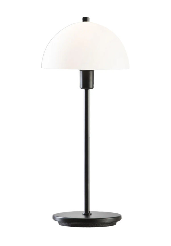 Stilren Lampa som passar bra vid många olika tillfällen.