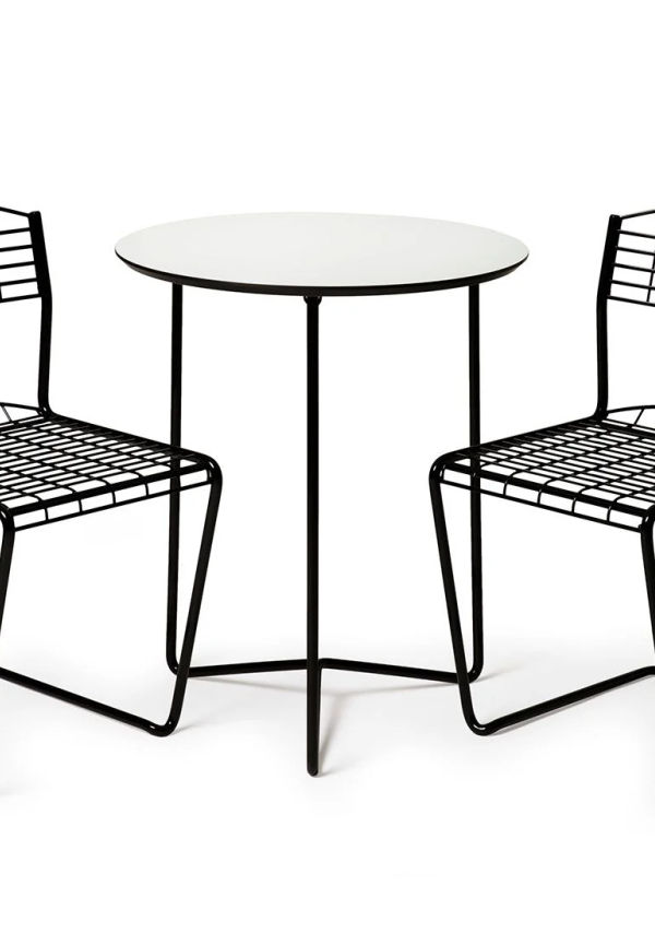 Stilriktig bord som passar bra vid många olika tillfällen.