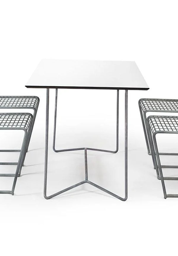 Riktigt trendig bord som passar bra vid många olika tillfällen.