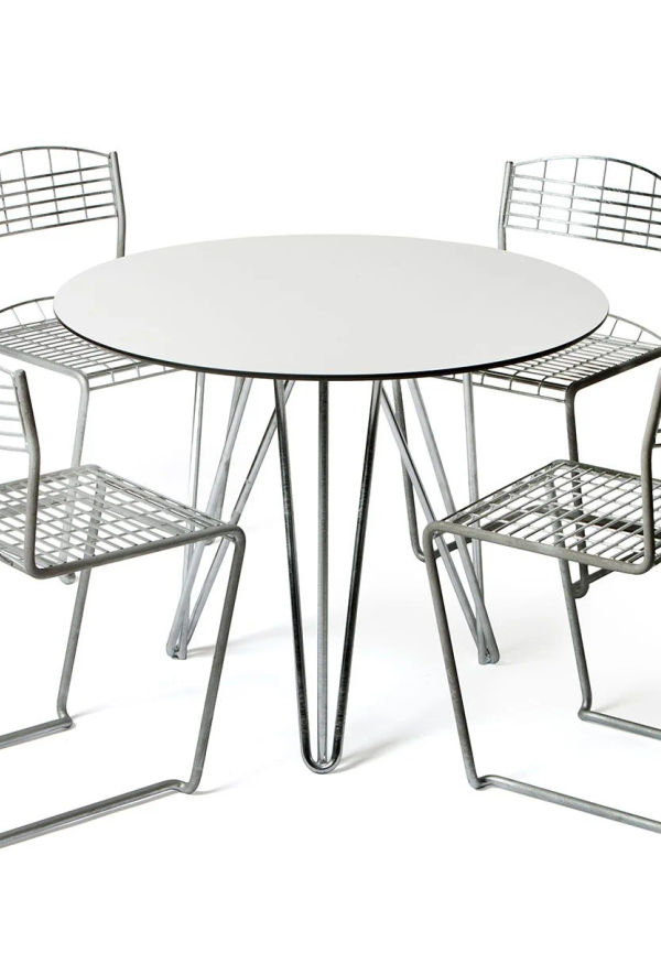 Grythyttan Stålmöbler bord som passar perfekt till våren 2025!