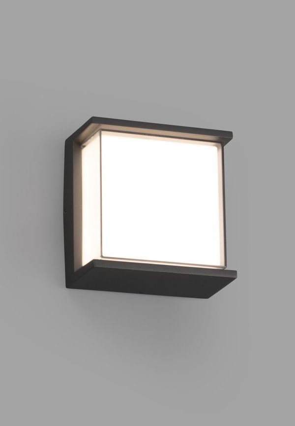 Klassisk fasadlampa 2025 från Faro Barcelona.