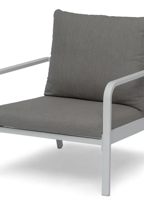 Mysig grå fåtölj i aluminium från Hillerstorp.