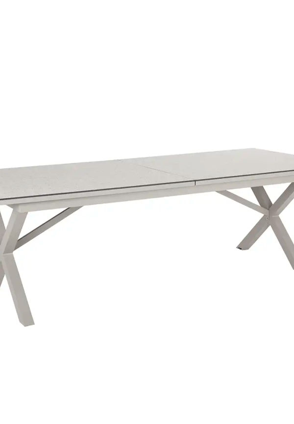 Stilren bord som passar bra vid många olika tillfällen.