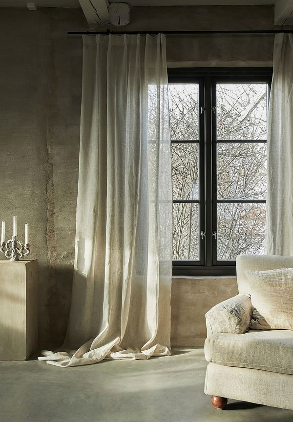 Stilren linnegardin 2025 från Himla.