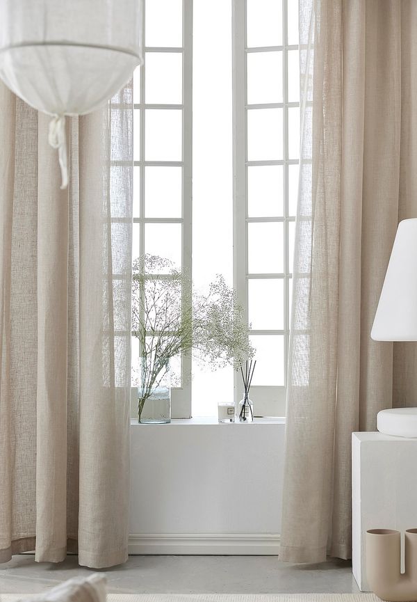 Moderiktig gardin 2025 från Himla.